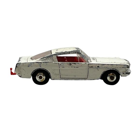 Vintage Matchbox Lesney Ford Mustang No. 8 Diecast Model Car White 1960s - Picture 5 of 10